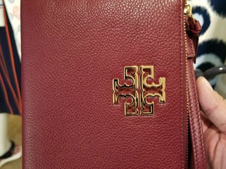 Tory Burch Women s Britten Large Zip Pouch Imperial Garnet 39061 609 For Sale